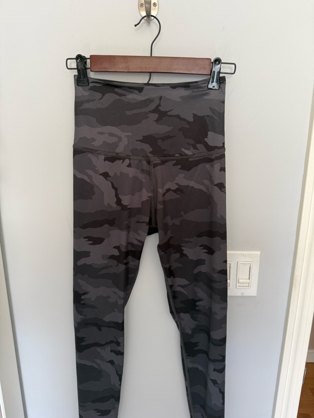 Beyond Yoga Camo High Waisted 7/8 Leggings Size XS/S - Picture 2 of 6